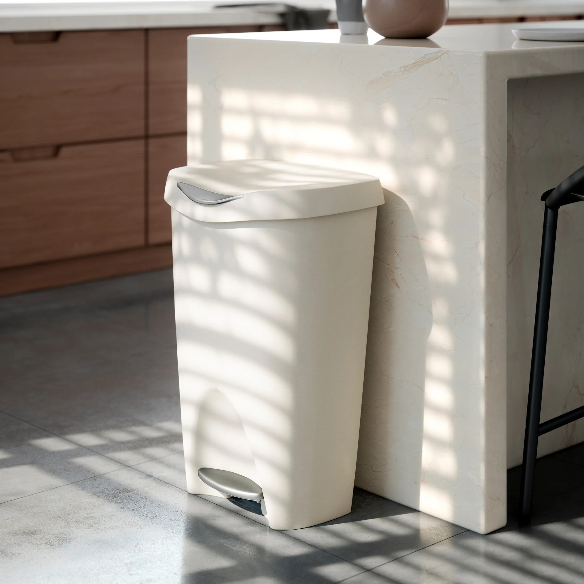 UMBRA Brim Step On Trash Can - Image 3