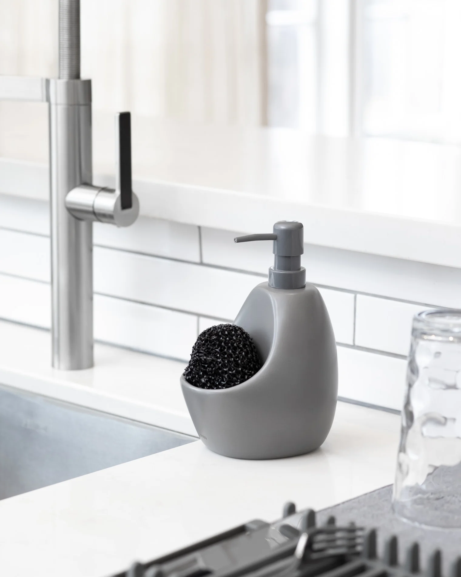 UMBRA Joey Soap Pump & Scrubby - Image 6
